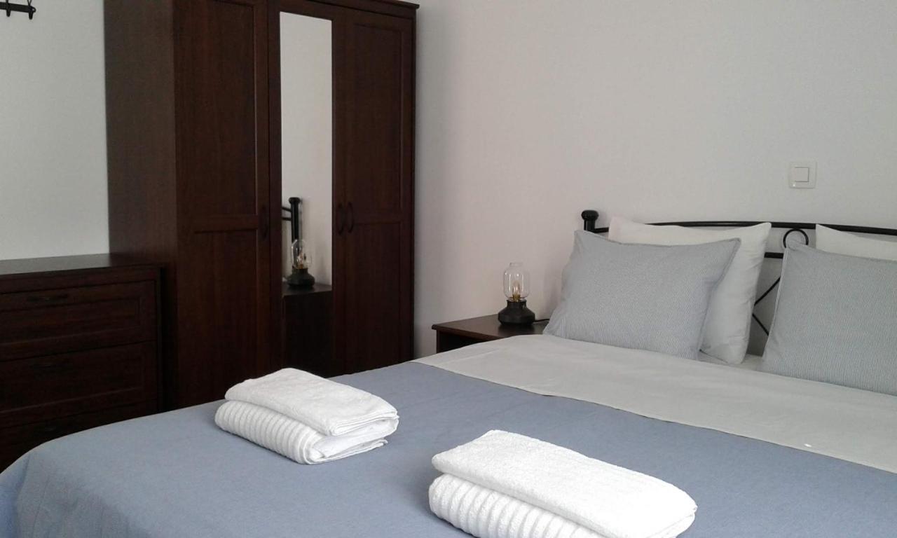 Stilvi Milos Plaka  Luaran gambar