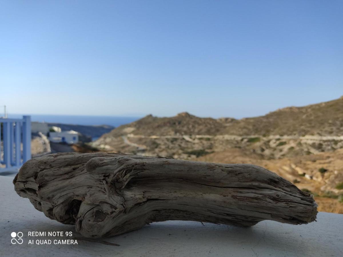 Stilvi Milos Plaka  Luaran gambar
