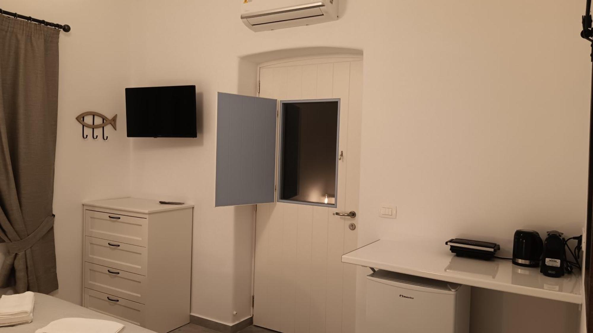Stilvi Milos Plaka  Luaran gambar