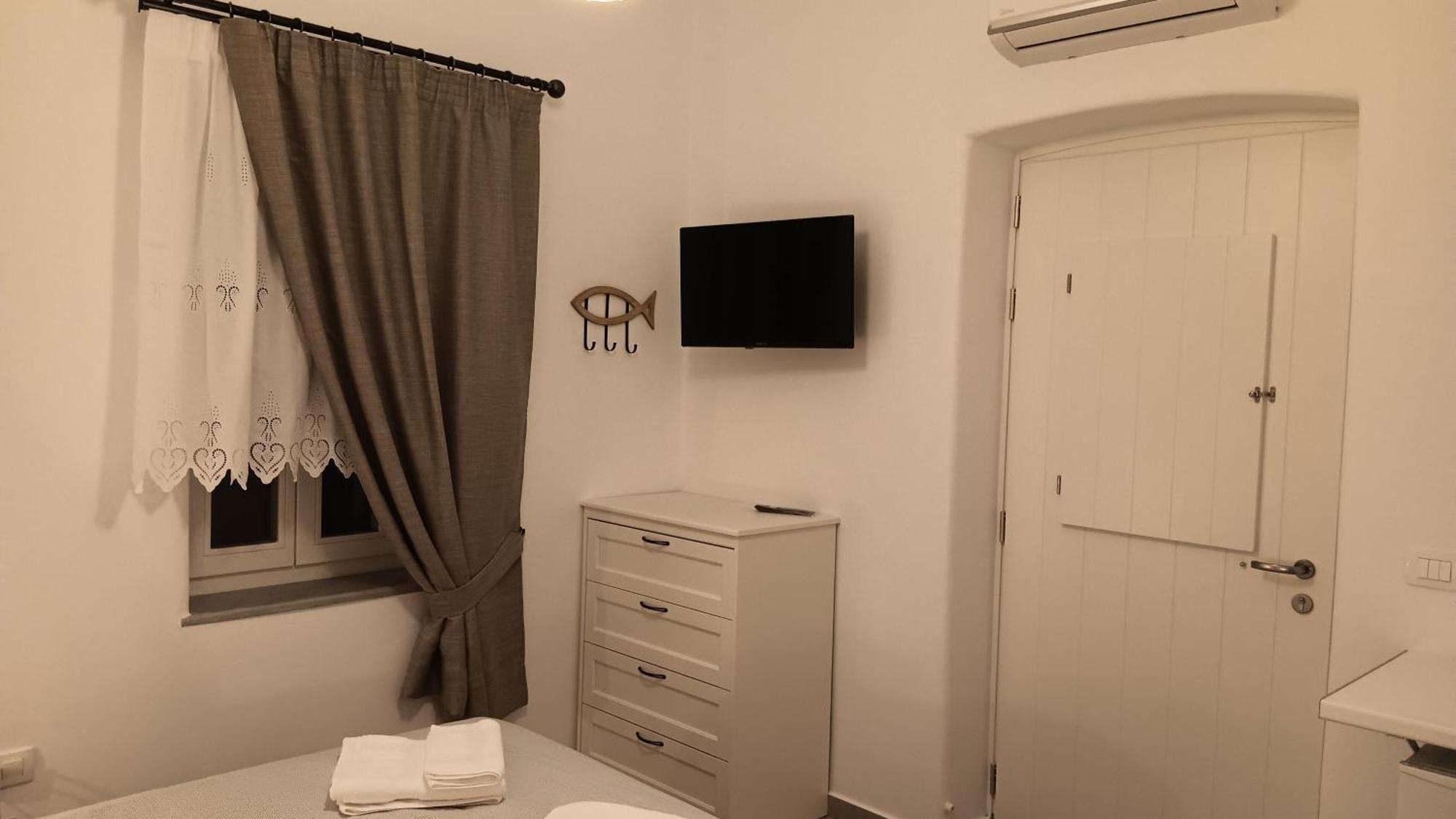 Stilvi Milos Plaka  Luaran gambar
